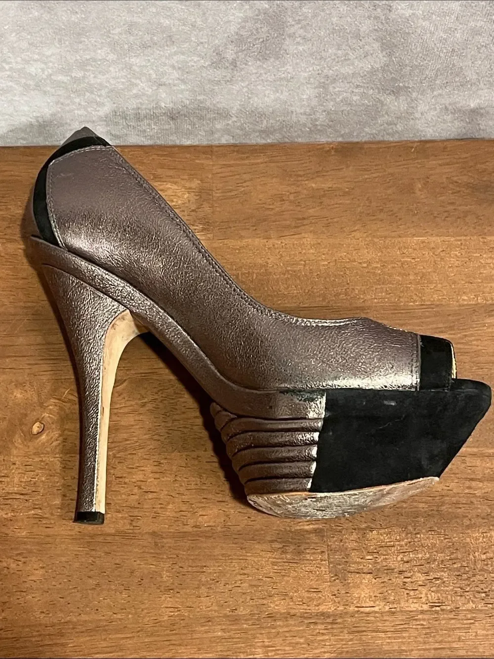 L.A.M.B. Metallic Silver & Black Peep-Toe Platform Pumps size 7